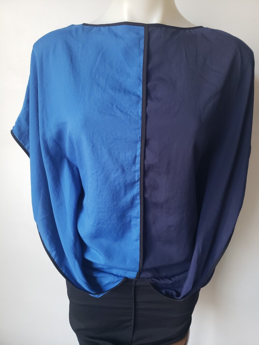 BCBG MaxAzria Blue & Black Colourblock Bat Wing Sleeve Mini Dress - Picture 3 of 10